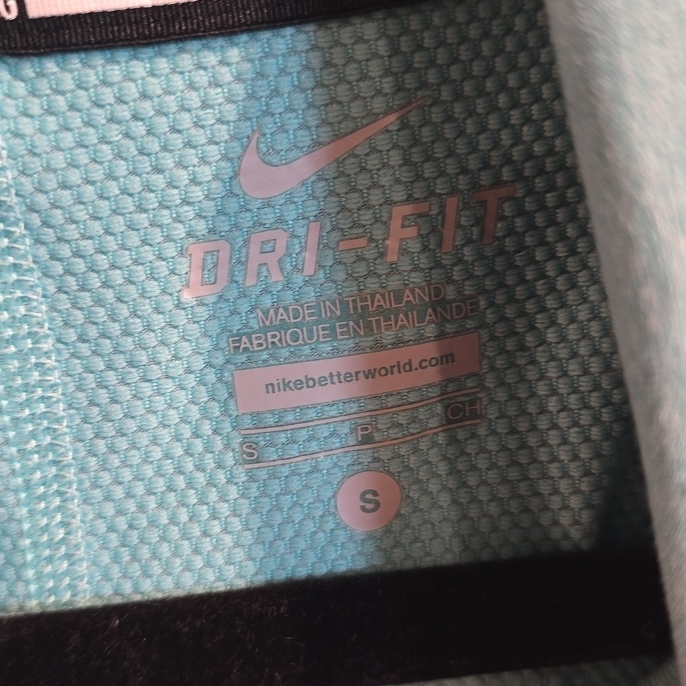 Nike Dri-FIT Light Blue Performance Shirt - Picture 3 of 3